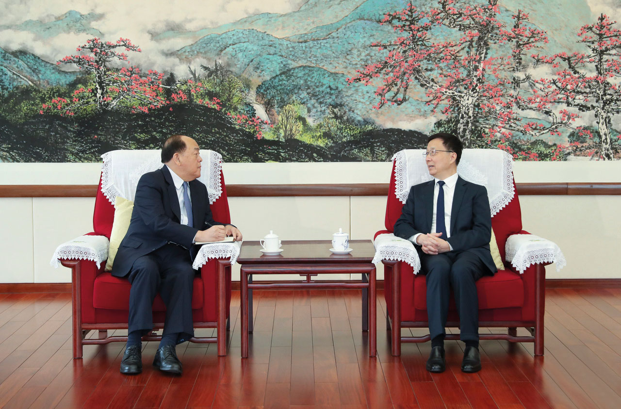 Chief Executive Ho Iat Seng meets with Chinese Vice Premier Han Zheng in Guangzhou