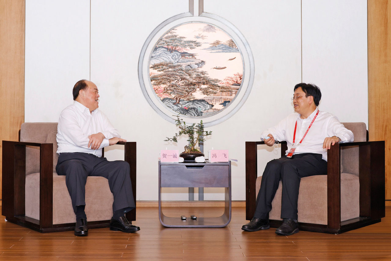 Ho Iat Seng meets with Governor of Hainan province, Feng Fei