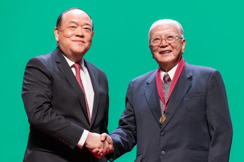 Chui Weng Chi, Artist Chui Weng Chi received the Medal of Merit in Culture