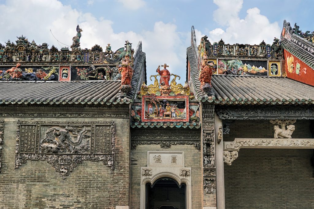Built in 1894, the Chen Clan Ancestral Hall is an academic temple in Guangzhou that exemplifies traditional Chinese Lingnan architecture. Now it houses the Guangdong Folk Art Museum