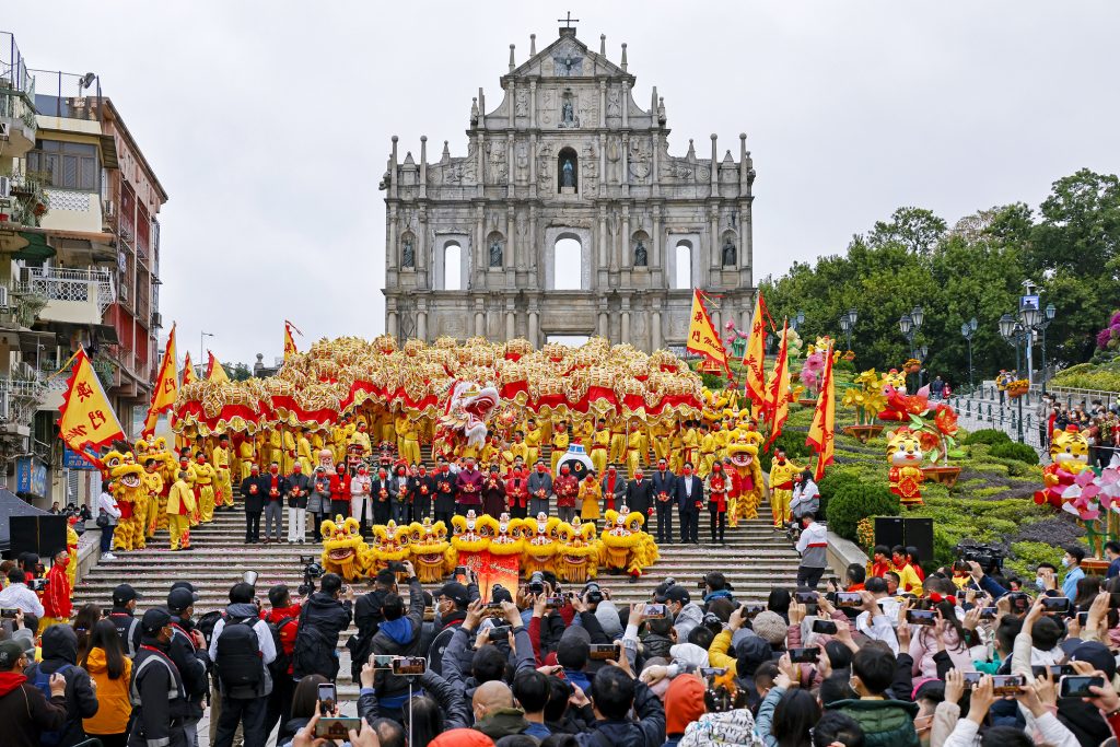 The Golden Dragon Parade began at the Ruins of St. Paul on 1 February.