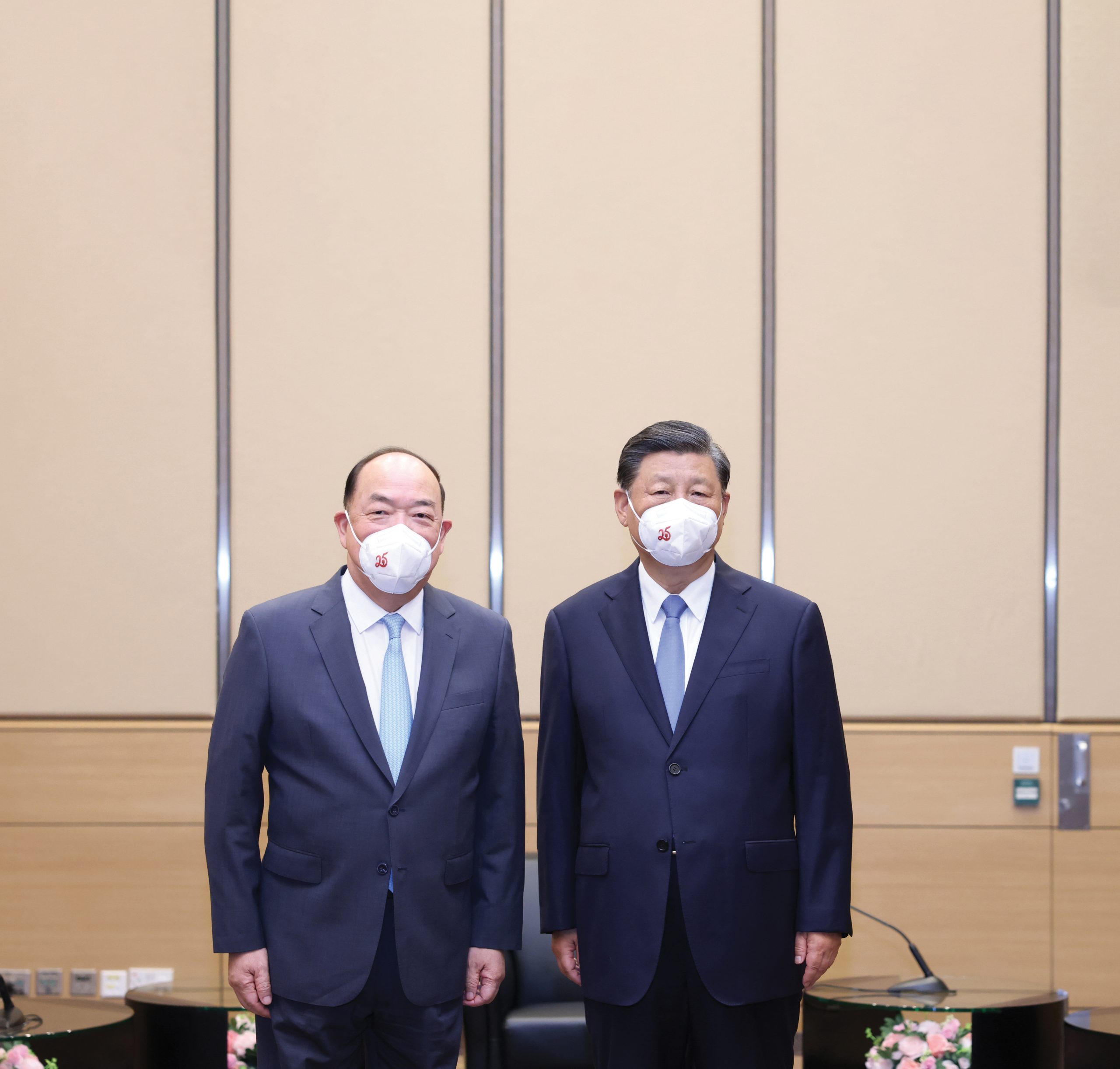 President Xi Jinping (right) and Chief Executive Ho Iat Seng