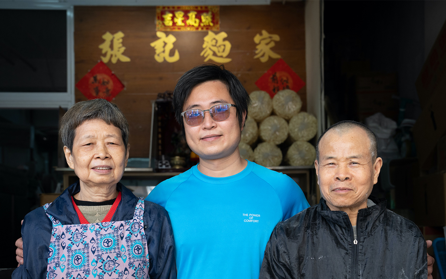 Cheong Keng Lei (centre) with his parents, Ho Wai Chan (left) and Cheong Iong Chai