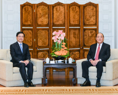 Macao Chief Executive Ho Iat Seng (right) with Hong Kong Chief Executive John Lee Ka-chiu at the Macao Government Headquarters