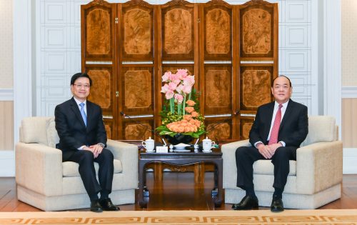 Macao Chief Executive Ho Iat Seng (right) with Hong Kong Chief Executive John Lee Ka-chiu at the Macao Government Headquarters