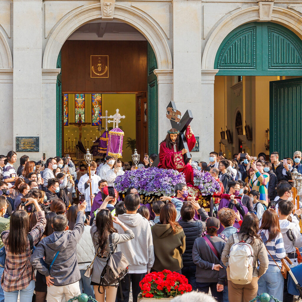One half of the procession complete, the statue of Jesus Christ leaves the Sé Cathedral for St Augustine's Church