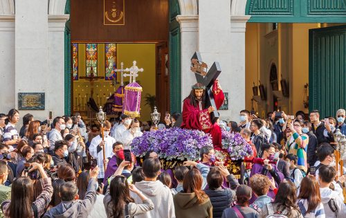 One half of the procession complete, the statue of Jesus Christ leaves the Sé Cathedral for St Augustine's Church