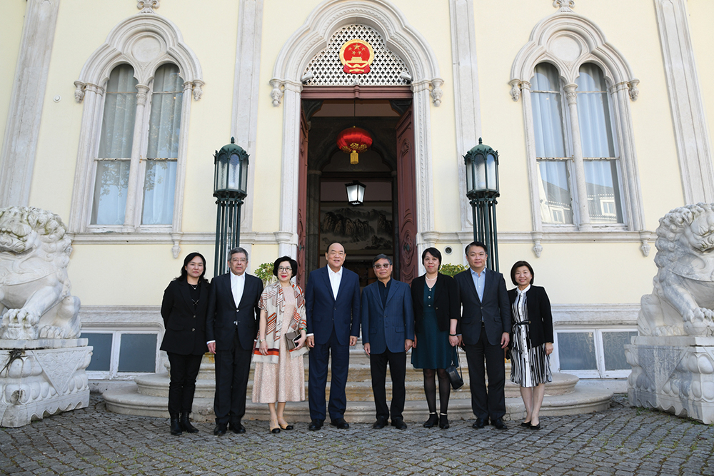 Chinese Ambassador to Portugal Zhao Bentang (centre right) at embassy
