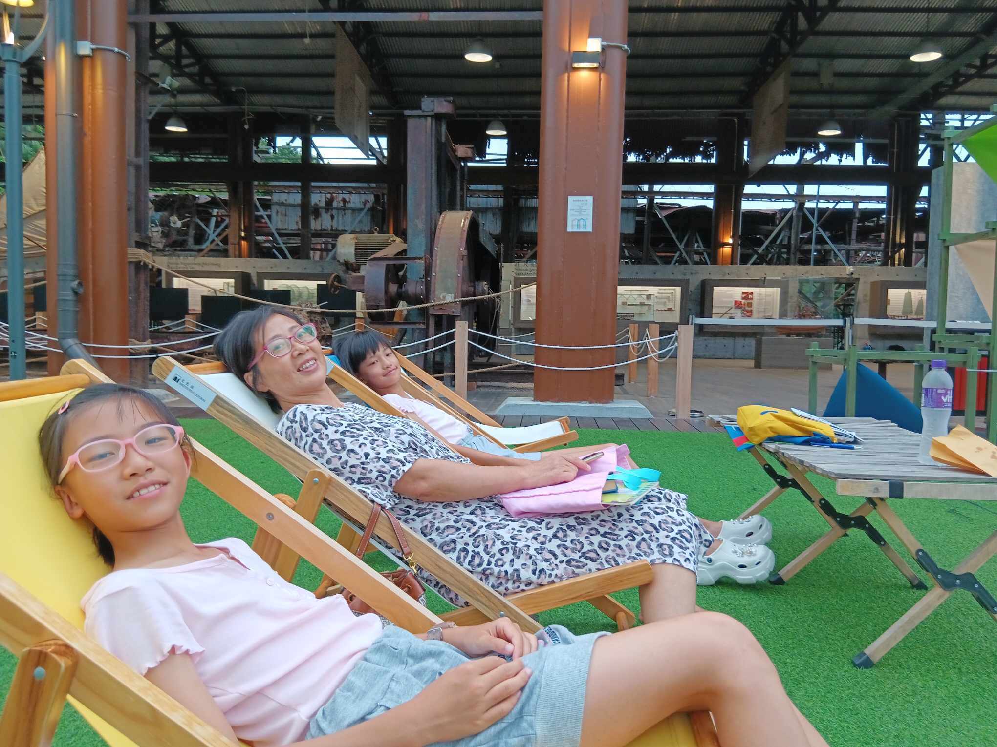 Flora Liu relaxes on the waterfront with her daughters – the perfect break from a busy day of sight-seeing