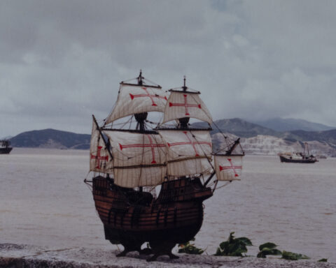 São Gabriel captures a pivotal moment in history: Vasco da Gama’s discovery of the Europe-India maritime route in 1497