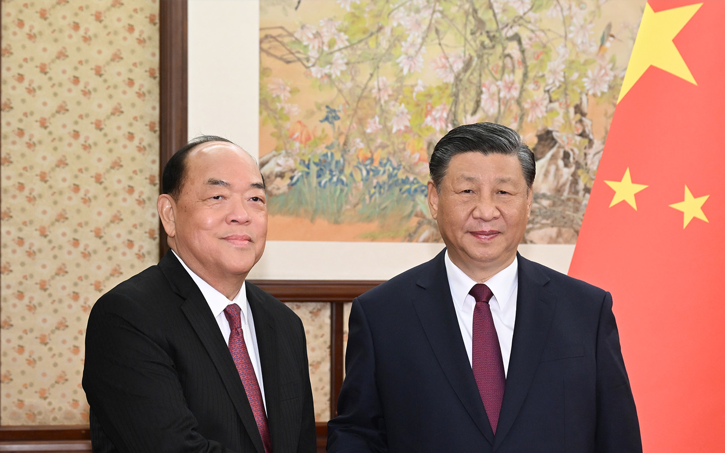 President Xi Jinping (right) welcomes Chief Executive Ho Iat Seng to Beijing