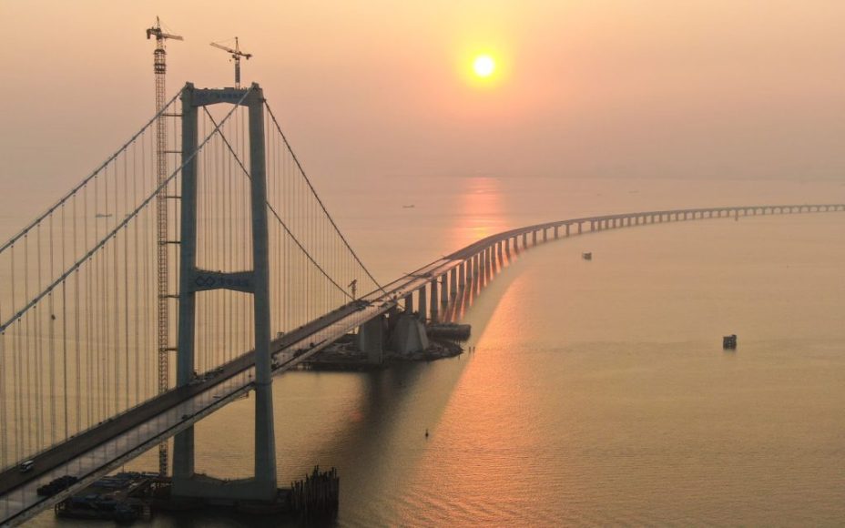 The Lingdingyang portion of the Shenzhen-Zhongshan Bridge is high enough to accommodate the world's largest container ships