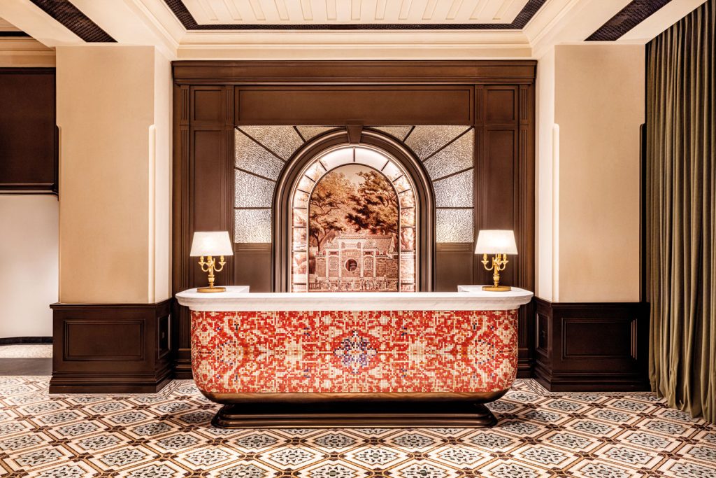 The decor of the historic hotel pays tribute to Macao’s Eastern and Western heritage