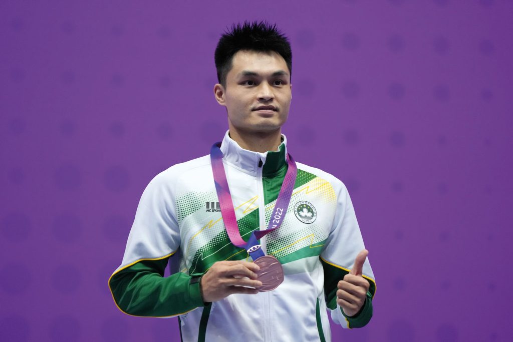 Huang Junhua won bronze in the male nanquan event at the 19th Asian Games