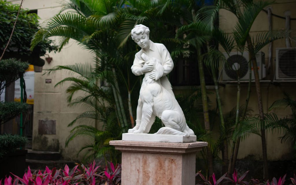 A statue marks the portion of the old stable that now serves as a kennel