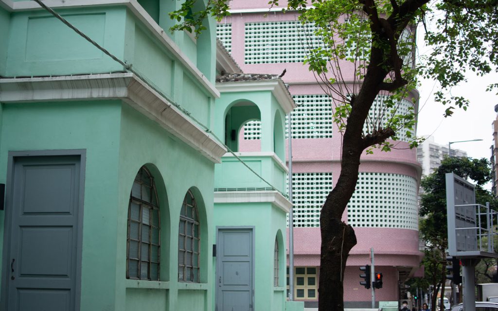 The brilliant mint green of the former civil servants’ homes is characteristic of the Português Suave style