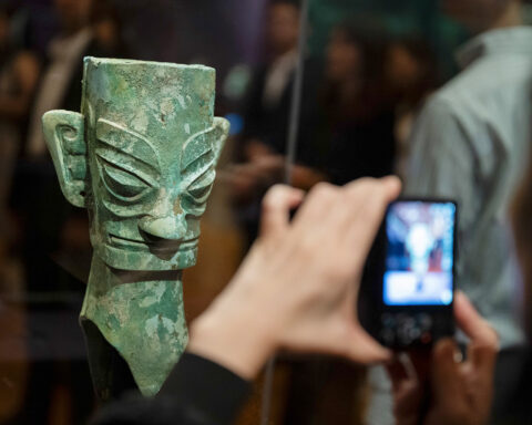 Sanxingdui human mask (c. 1250–1046 BCE)