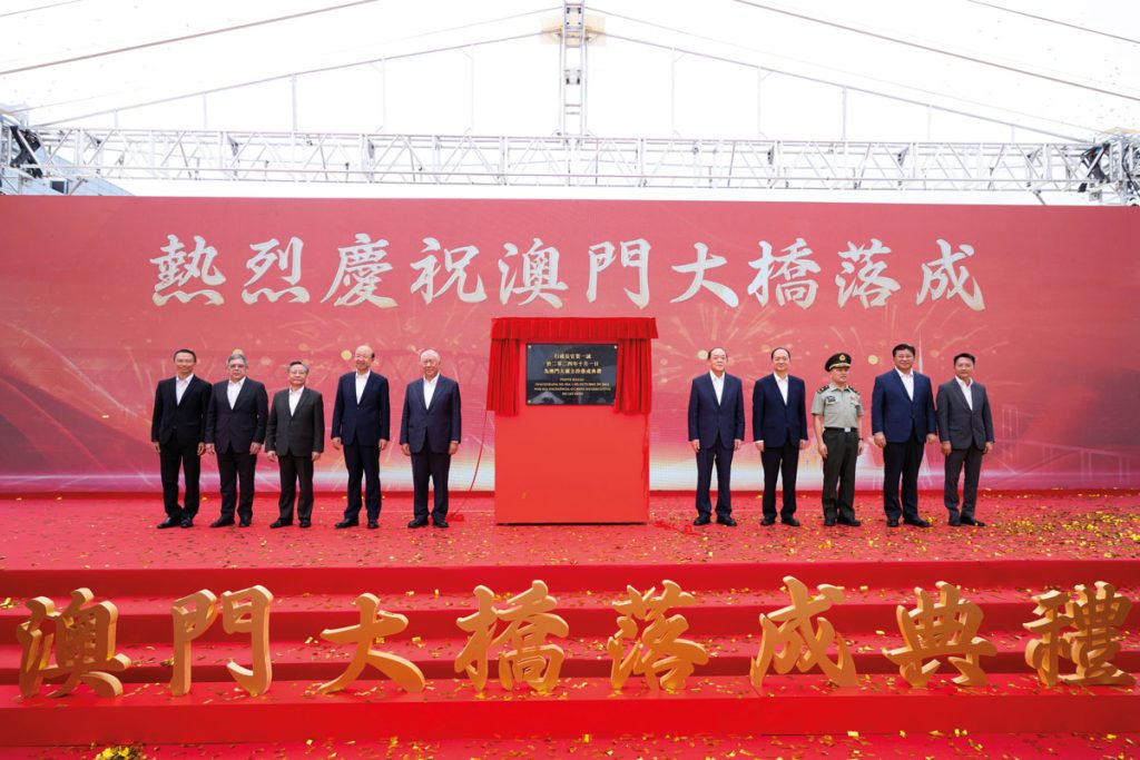 Many high-ranking officials from the local and central governments attended the inauguration, including Chief Executive Ho Iat Seng (fifth from the right) and Vice Chairman of the Chinese People’s Political Consultative Conference Ho Hau Wah (fifth from the left)