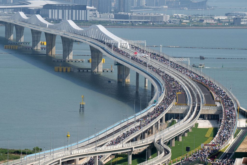 Around 21,000 residents walked across the Macao Bridge two days before the official inauguration