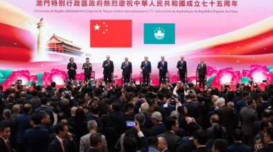 Chief Executive Ho Iat Seng with senior officials from the Central Government and his own administration toast the prosperity and future of the country during the commemorative reception for the 75th anniversary of the establishment of the People’s Republic of China