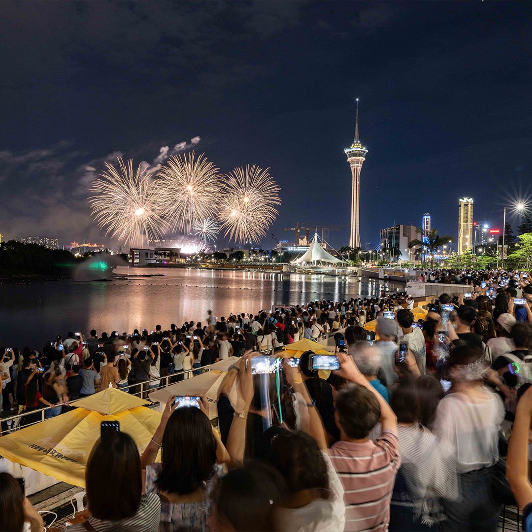 Macao’s international fireworks contest lights up the sky