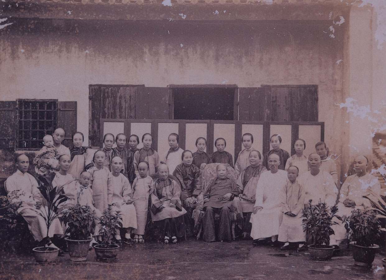 An old photograph shows Zheng Guanying (fourth from right in front row) outside the Mandarin’s Hous