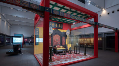 “The Palace of Double Brilliance” reveals how an imperial residence during the High Qing Era was furnished