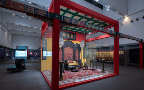 “The Palace of Double Brilliance” reveals how an imperial residence during the High Qing Era was furnished