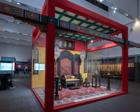 “The Palace of Double Brilliance” reveals how an imperial residence during the High Qing Era was furnished