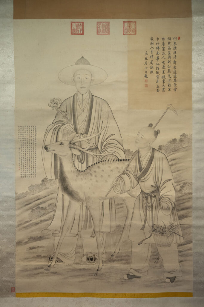 This ink painting has Qianlong dressed in ethnic Han clothing, reflective of his keen interest in China’s cultural diversity