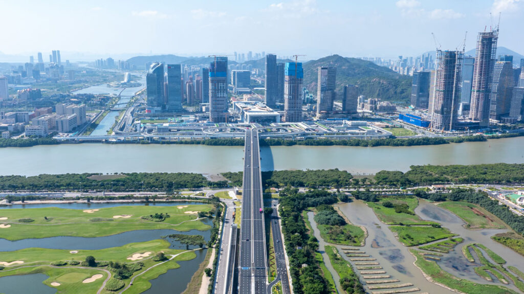 The Hengqin LRT connects Macao to the Hengqin Port, an entry point to the fast-developing Guangdong-Macao Intensive Cooperation Zone