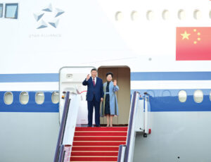 President Xi Jinping arrived in Macao on 18 December, accompanied by his wife, Peng Liyuan, to participate in the celebrations of the 25th anniversary of the Special Administrative Region