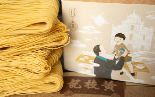 Yea Yea Noodles are an ode to Wong Yu-fei’s beloved grandfather (their name is Chinese for ‘grandfather’). This box’s imagery depicts a young boy and his granddad Yea Yea Noodles are an ode to Wong Yu-fei’s beloved grandfather (their name is Chinese for ‘grandfather’). This box’s imagery depicts a young boy and his granddad
