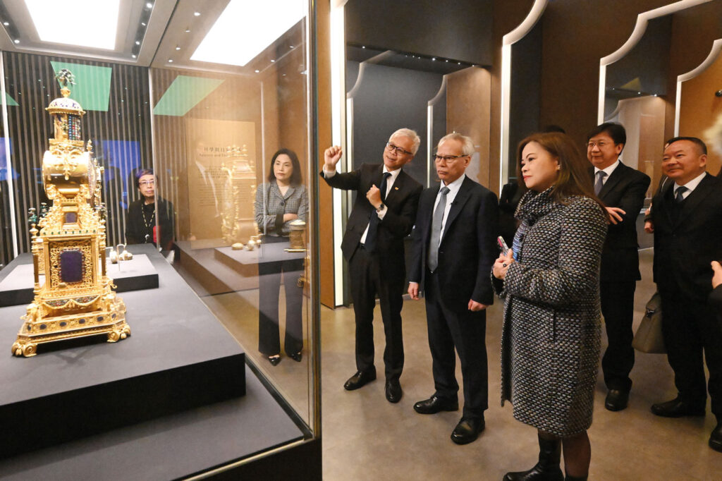 The Macao delegation also toured the Hong Kong Palace Museum, home to over 900 treasures generously on loan from the Palace Museum