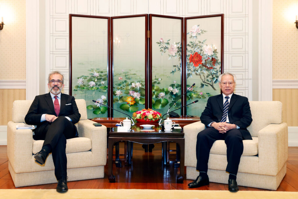 The Chief Executive, Sam Hou Fai, met with Portugal’s Minister of State and Foreign Affairs, Paulo Rangel, at the Macao government headquarters during the Portuguese official’s stay in the territory