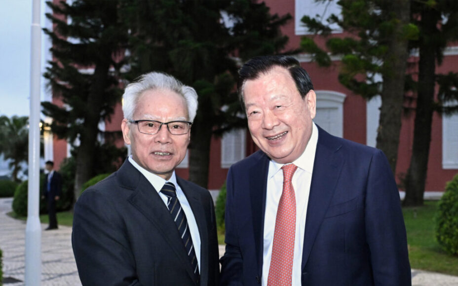 Macao Chief Executive Sam Hou Fai (left) warmly greets visiting Central Government official Xia Baolong outside Santa Sancha in May