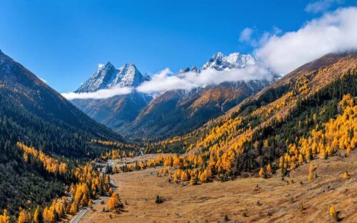 Trips to the mainland offer Macao residents a chance to explore spectacular natural landscapes, like the Siguniangshan area in Sichuan Province