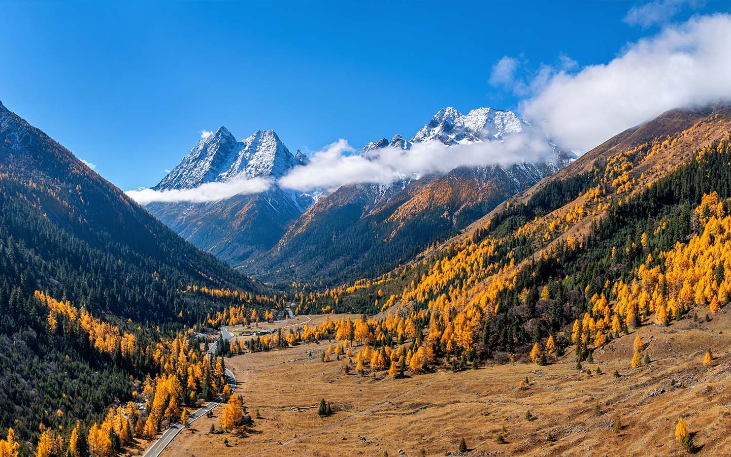 Trips to the mainland offer Macao residents a chance to explore spectacular natural landscapes, like the Siguniangshan area in Sichuan Province