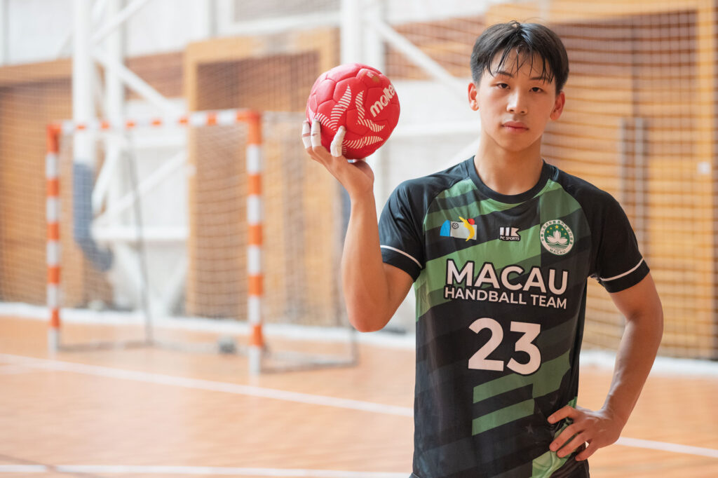 Leong Meng Un is a left-wing player for the Macau Handball team in his final year at the Fong Chong School of Taipa