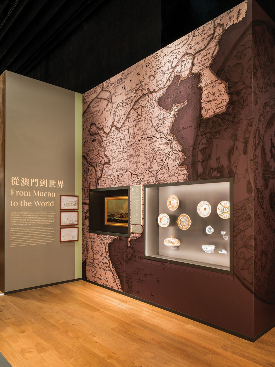 A number of valuable porcelain pieces are displayed to help illustrate the maritime trade route between Macao and Europe