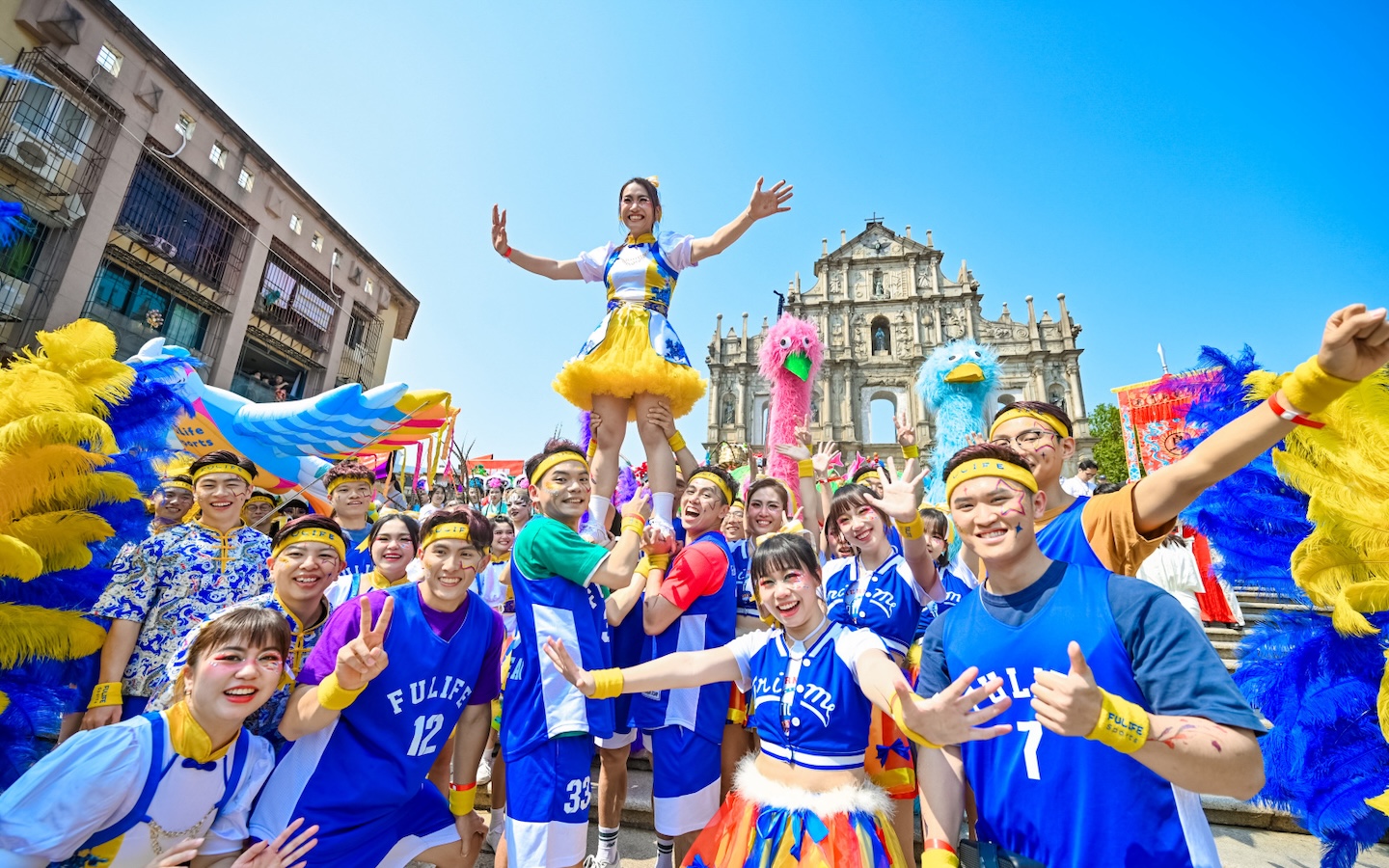 1. Sing, Dance, Parade_option_a