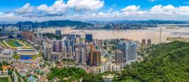 The Taipa Grande Trail is a wonderful hiking route that circles the mountainside just east of Taipa village. This is the view of South Taipa from the trail.丨Photo by Lou Lam Kit, courtesy of the Government Information Bureau