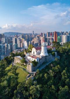Part of the Historic Centre of Macau, which is on the UNESCO World Heritage list, Guia Fortress was built between 1622 and 1638. The lighthouse inside the fort was built in 1865 and is considered the first modern lighthouse on the Chinese coast.