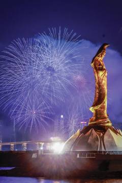 Japan’s entrant’s elegrant display, as viewed from Kun Iam statue on Macao’s waterfront