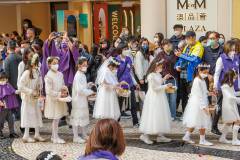Young Catholic girls, dressed all in white, scatter flower petals along the procession route - Photo by João Monteiro