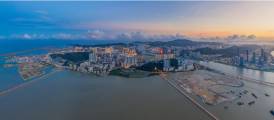 Work can be seen in full swing for the new Zone C urban reclamation zone in this image. The zone sits off the current shoreline, parallel with Avenida do Oceano, in Taipa.丨Photo by Lou Lam Kit, courtesy of the Government Information Bureau