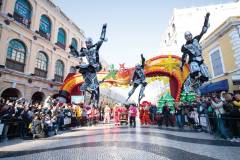 Futuristically dressed performers leap elegantly through Macao’s streets as part of the colourful and energetic 2019 Macao International Parade on 8 December | Photo by Xinhua News Agency
