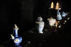 A selection of ceramics dating from the Ming dynasty to the Qing dynasty, with the piece in the centre dating back to the Kangxi period of the Qing dynasty, which was between 1662 and 1722.