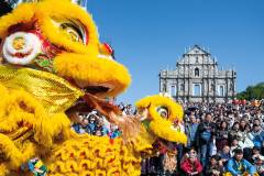 Dancing lions also got in on the fun, even interacting with the audience gathered for the Golden Dragon Parade